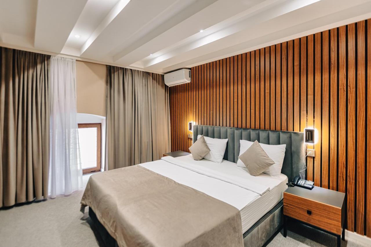 Eleven Hotel Baku Exterior foto